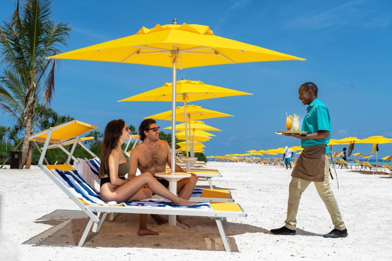 The Mora Zanzibar Hotel Matemwe  Luaran gambar Beach service at Atlantis Paradise Island