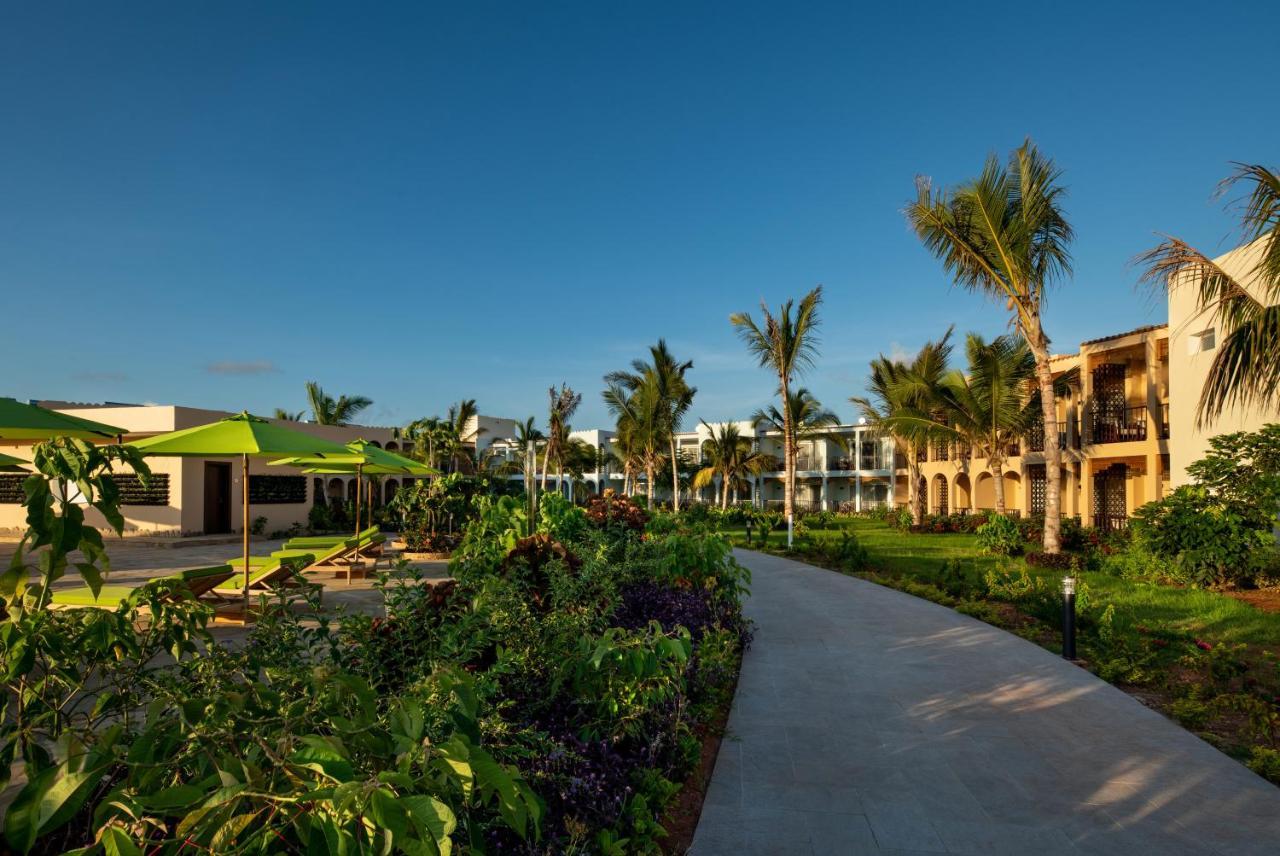 The Mora Zanzibar Hotel Matemwe  Luaran gambar The Village at Atlantis Paradise Island