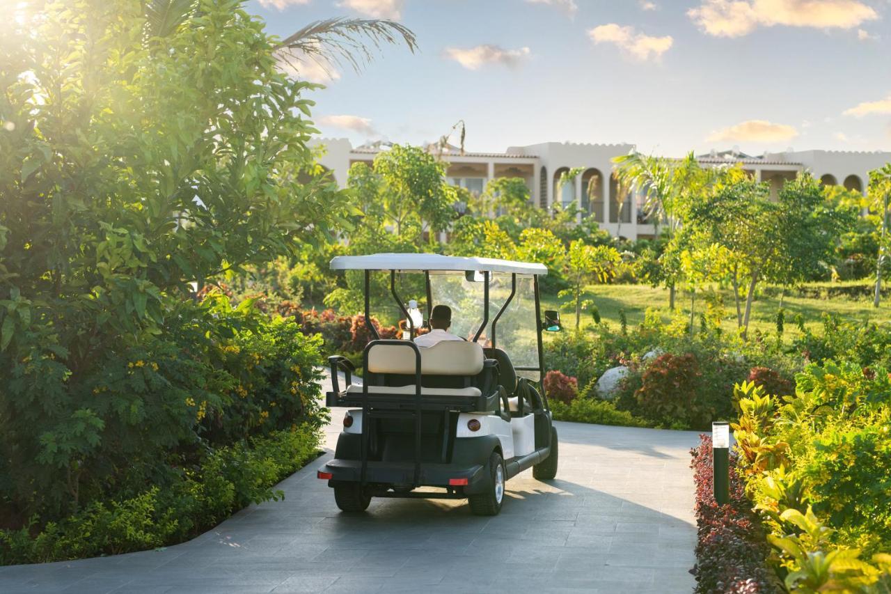 The Mora Zanzibar Hotel Matemwe  Luaran gambar Golf cart at the Four Seasons Resort